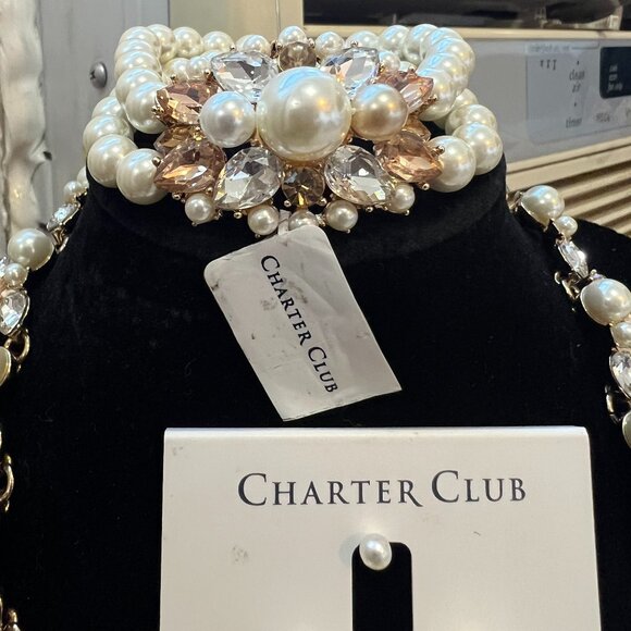 Macys culture pearls and crystals necklace, earrings and bracelet set - NWT - Picture 7 of 12